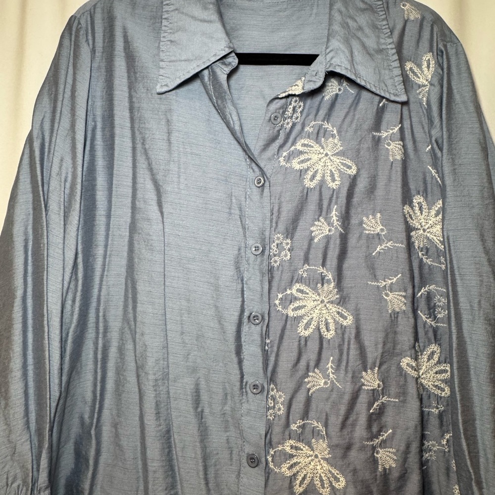 Women's Blue Floral Button Down Shirt - Picture 3 of 4